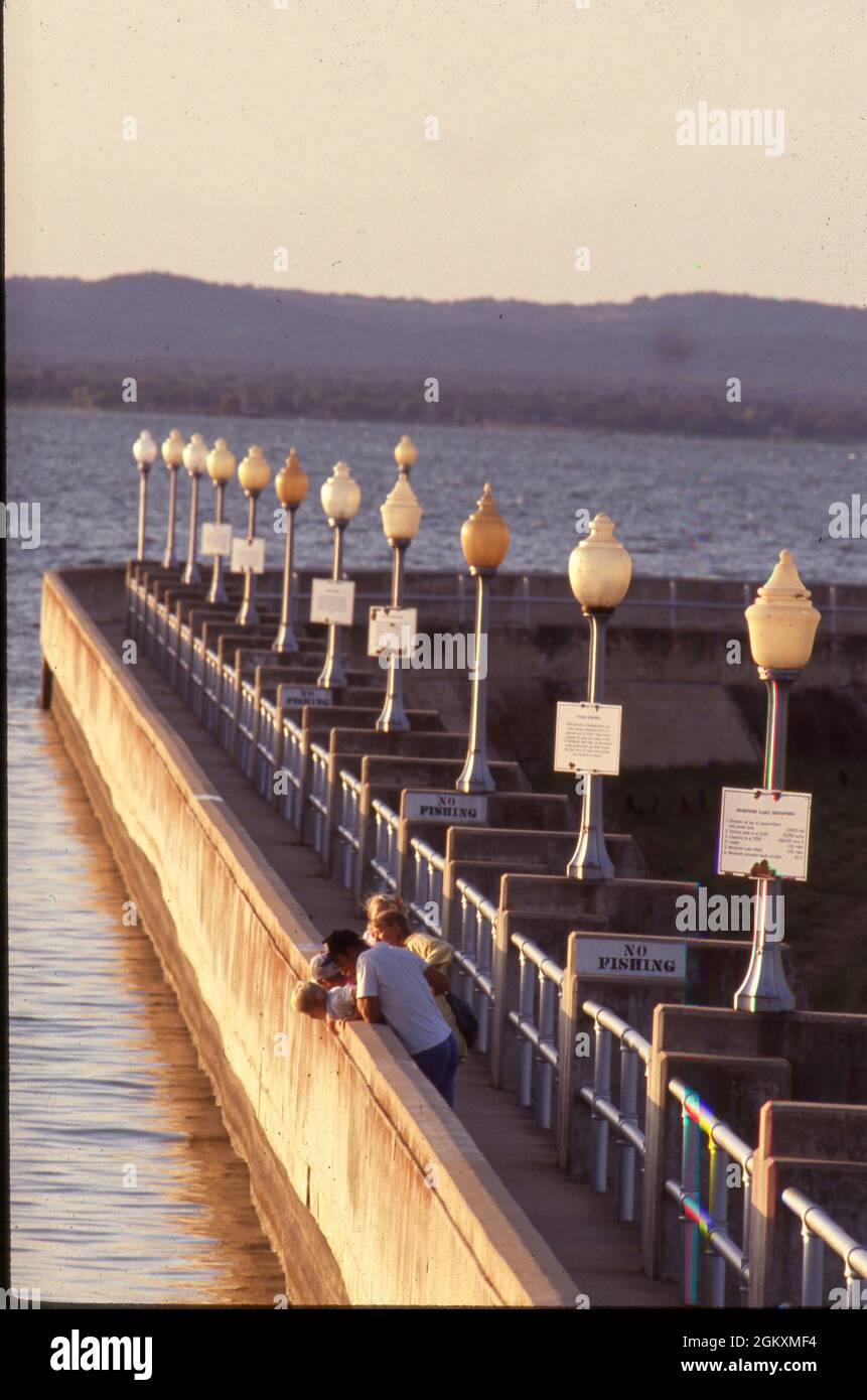 © circa anni '90 Buchanan Dam e Lago Buchanan nella contea di Burnet, Texas. Foto Stock
