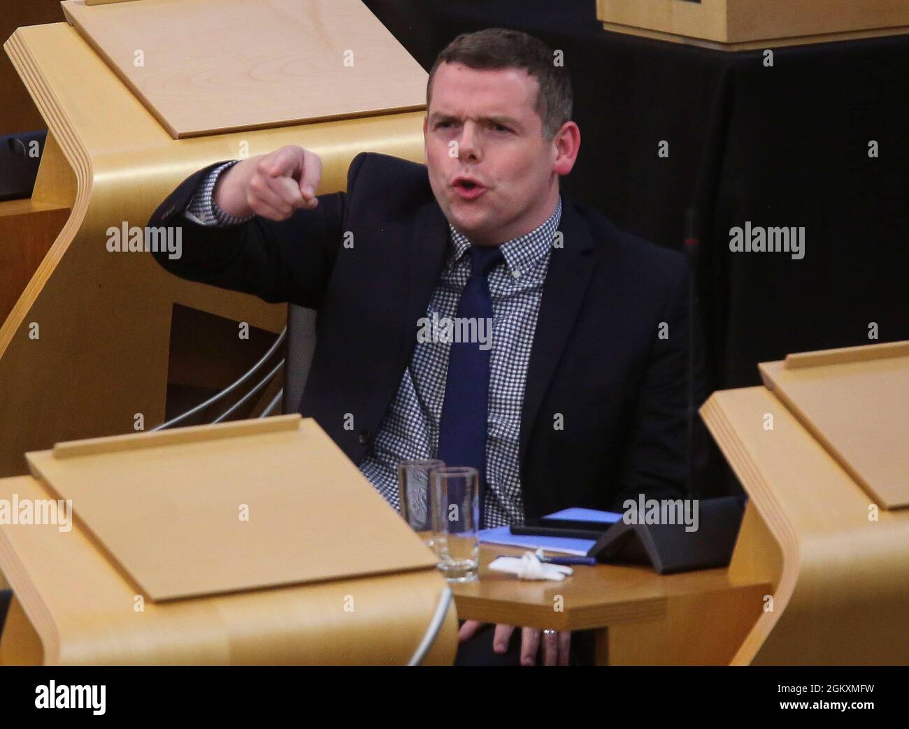 Douglas Ross MSP leader conservatore scozzese durante il dibattito sul tema Salute e Assistenza sociale del partito conservatore e unionista scozzese, presso il Parlamento scozzese di Holyrood, Edimburgo. Data foto: Mercoledì 15 settembre 2021. Foto Stock