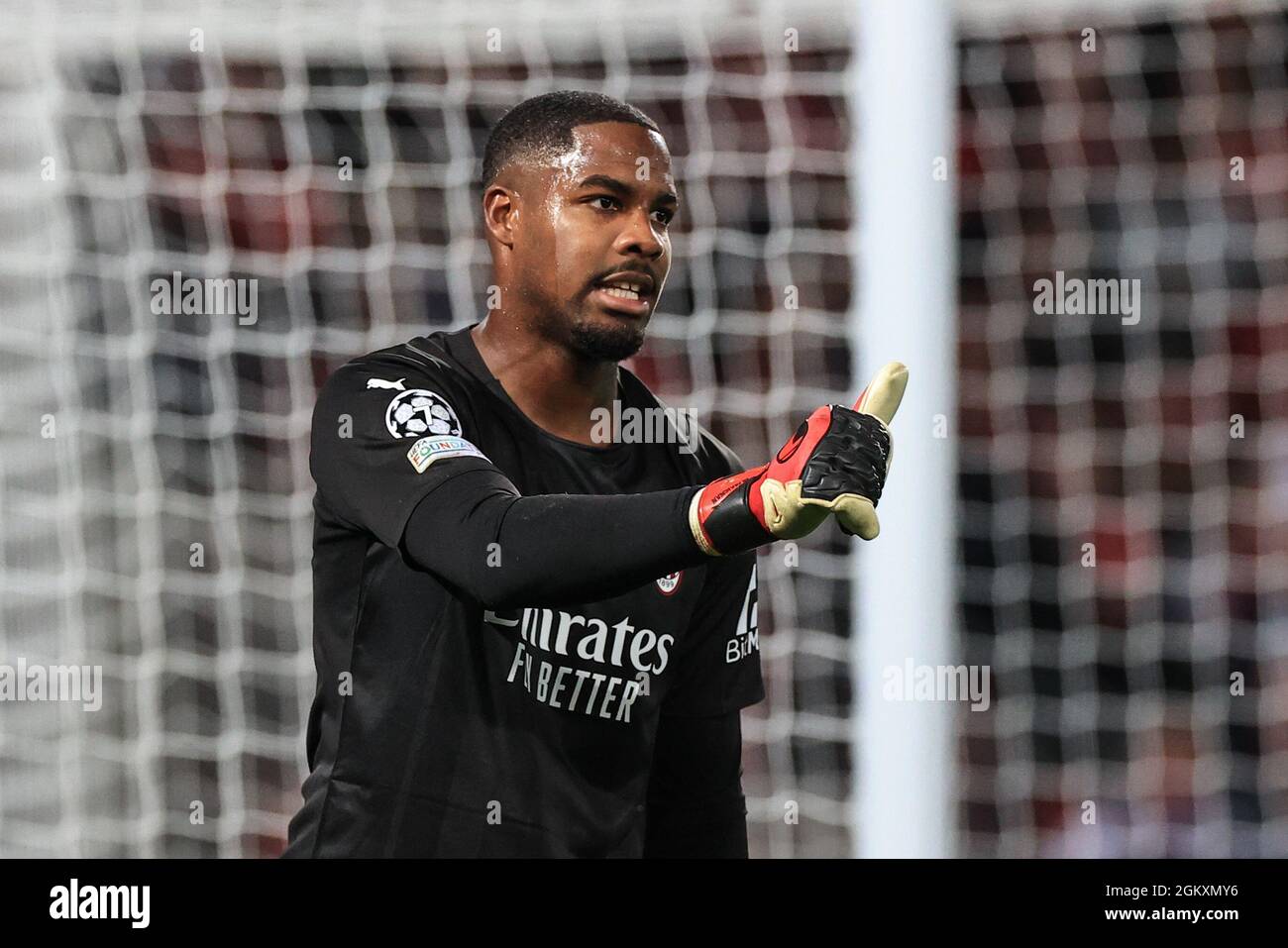 Mike Maignan #16 di AC Milan durante il gioco Foto Stock