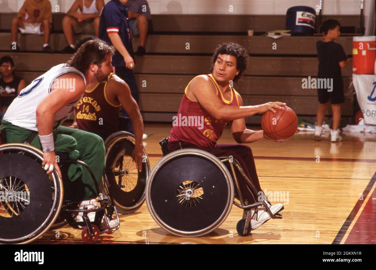 ©1993 Sport per disabili: Torneo di basket su sedia a rotelle a Pasadena, Texas Foto Stock