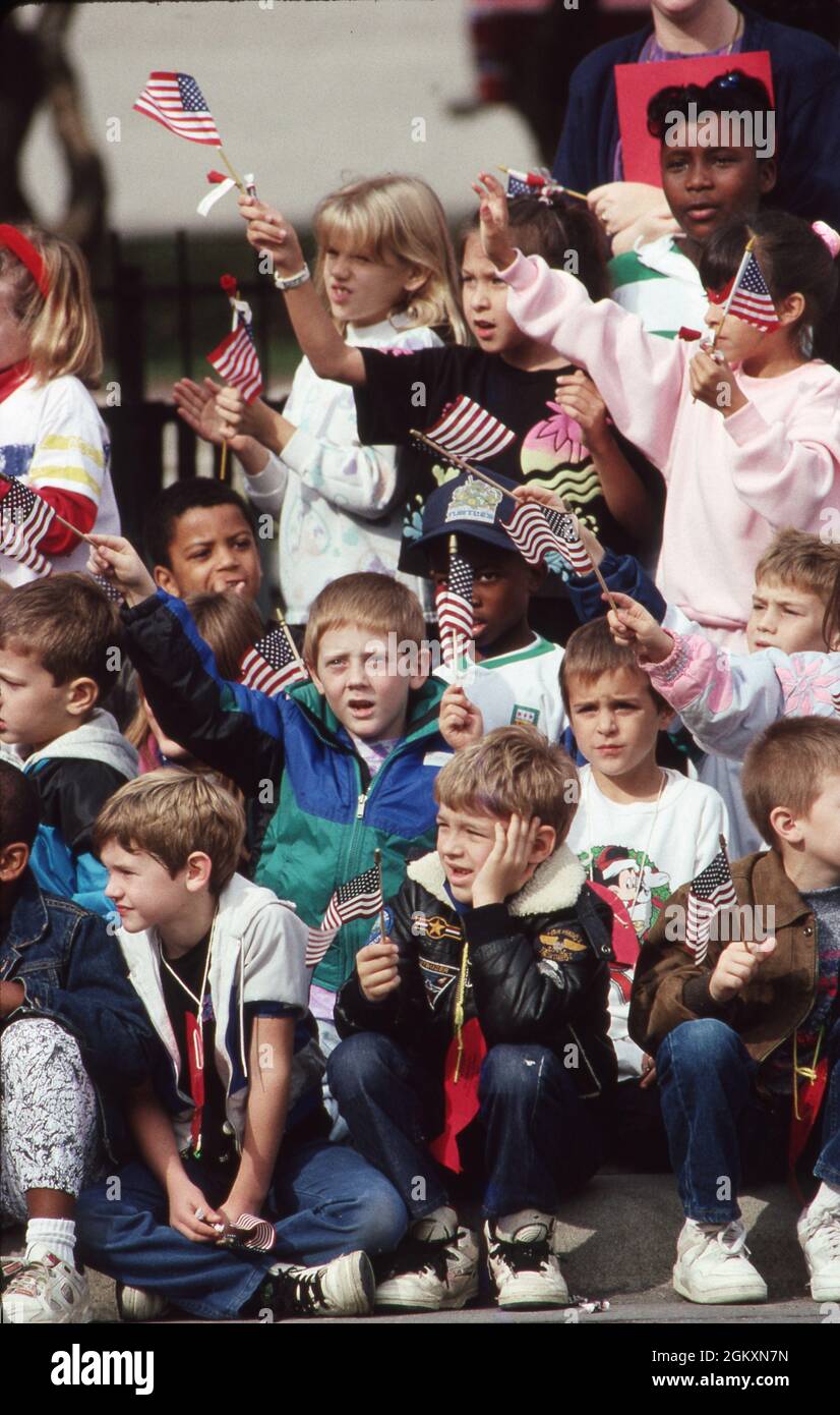 ©1993 Grade School Kids at Veteran's Day Parade, Austin, TX Foto Stock