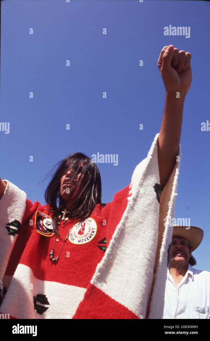©1992 proteste: Il movimento indiano americano (AIM) MIRA a un raduno in Texas contro la celebrazione di Columbus a Corpus Christi, Texas. Foto Stock