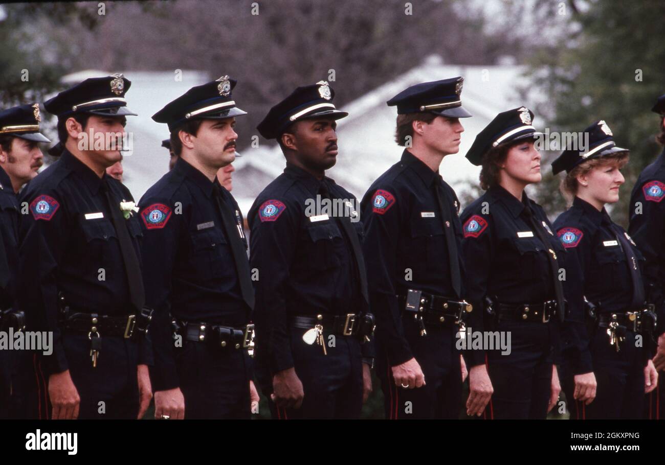 ©1993 POLIZIA: Poliziotti allineati per commemorare uno dei propri che è stato ucciso nella linea di servizio, Austin, TX Foto Stock