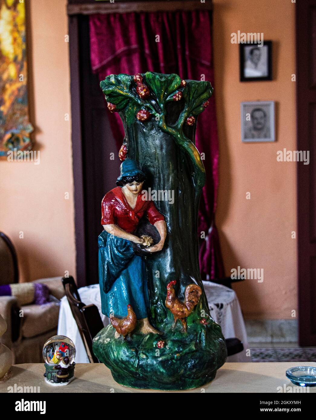 Opere d'arte cubane in una casa a l'Avana, Cuba Foto Stock