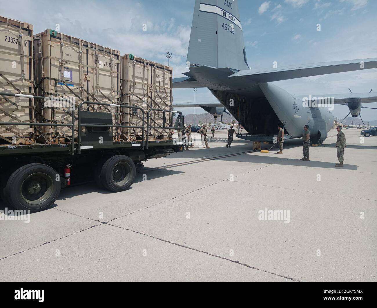 Le attrezzature della CBRN viaggiarono dalla California a New York City in preparazione alla Defense Urban Terrain NYC 21. Task Force 46, composta da 14 unità della Guardia Nazionale dell'Esercito e 2 unità della Riserva dell'Esercito, parteciperà a un esercizio di 3 giorni ospitato dalla FDNY per dare alle agenzie di risposta federali, regionali, locali e internazionali l'opportunità di allenarsi in un ambiente urbano per prepararsi al giorno peggiore dell'America. Task Force 46 continua una serie di esercizi di pianificazione ed esecuzione sempre più complessi per coordinare e provare le azioni di risposta di emergenza durante un evento di difesa della patria che coinvolge una sostanza chimica, Foto Stock