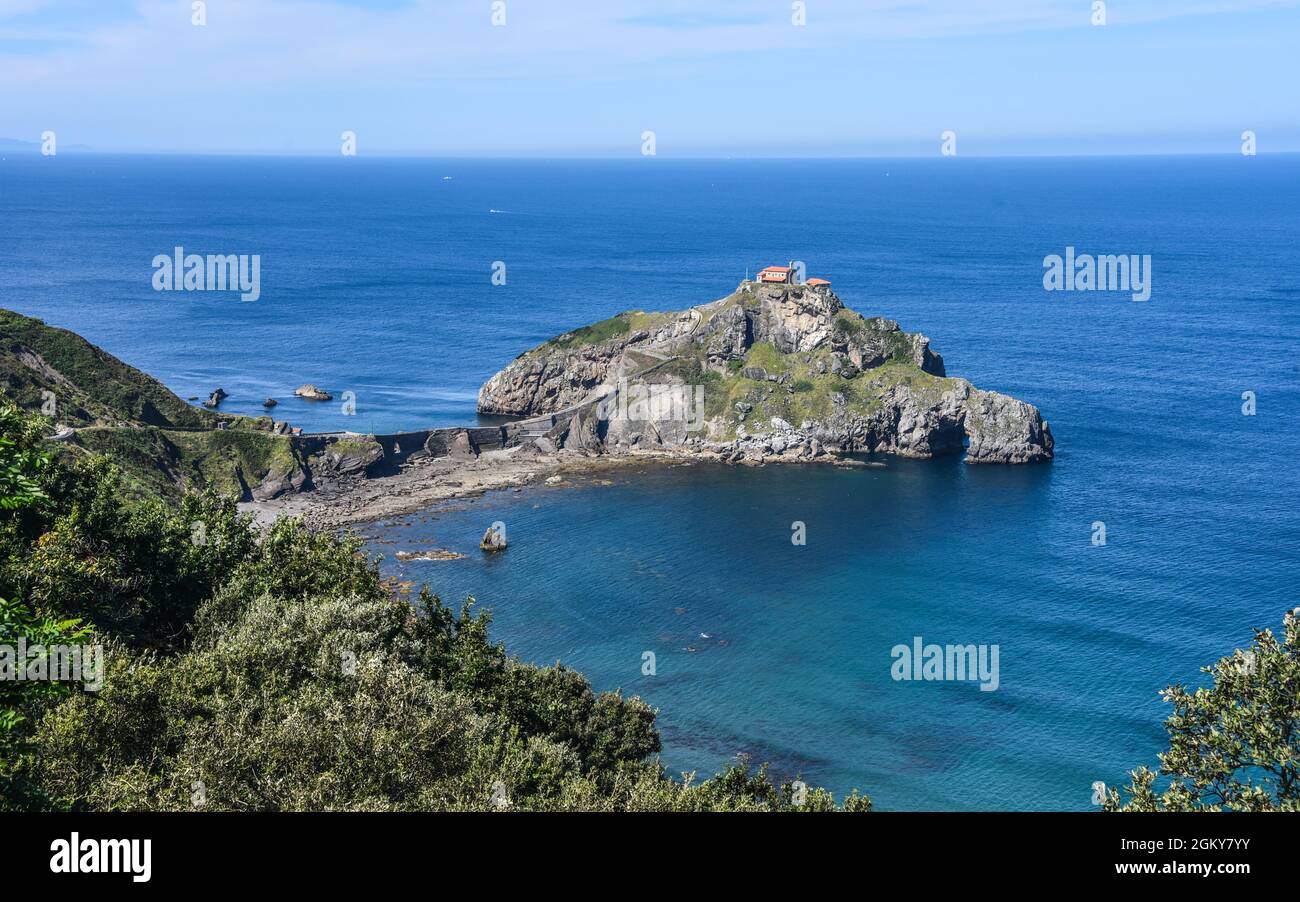 Eremo e chiesa di San Juan de Gaztelugatxe sulla costa basca vicino a Bermeo, Bilbao, Spagna Foto Stock