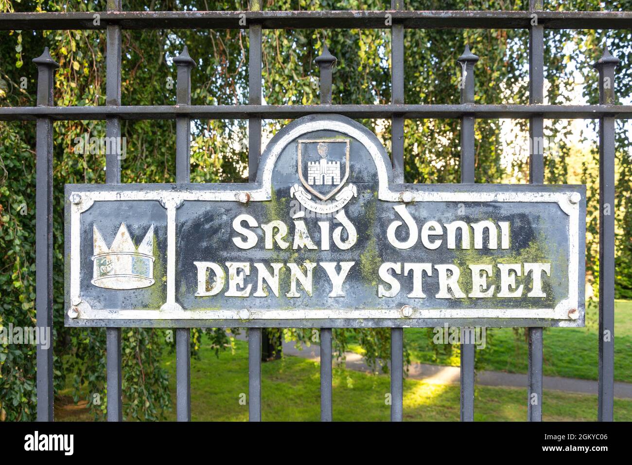 Segnaletica stradale, Denny Street, Tralee (tra li), County Kerry, Repubblica d'Irlanda Foto Stock