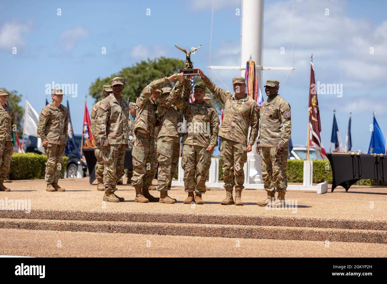 Team Regional Health Command - Pacific è il team vincitore del MEDCOM Best leader Competition 2021. Il concorso MEDCOM Best leader 2021 si svolge dal 25 al 30 luglio 2021 a Schofeld Barracks, (Oahu), Hawaii. Sedici soldati delle quattro regioni DELLA MEDCOM stanno attraversando eventi difficili e focalizzati sul combattimento, come un percorso a ostacoli tassativi, la navigazione terrestre notturna attraverso le giungle delle caserme di Schofield, la simulazione delle cure mediche di combattimento e il fuoco di armi sotto stress. Ognuno di essi spera di diventare il soldato o non commissionato (NCO) DELL’anno DELLA MEDCOM. I vincitori saranno un Foto Stock