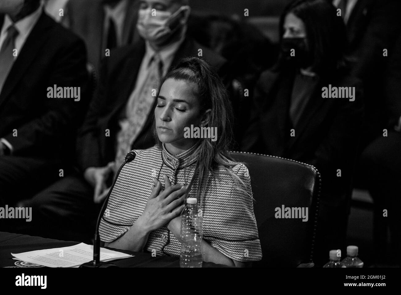 Washington, Vereinigte Staaten. 15 settembre 2021. L'ex ginnasta olimpica degli Stati Uniti Aly Raisman appare davanti ad un Comitato del Senato sull'udienza giudicaria per esaminare il rapporto dell'ispettore generale sul Bureau federale di indagine che maneggia l'indagine di Larry Nassar nell'edificio dell'ufficio del Senato di Hart a Washington, DC, mercoledì 15 settembre 2021. Credit: Rod Lammey/CNP/dpa/Alamy Live News Foto Stock