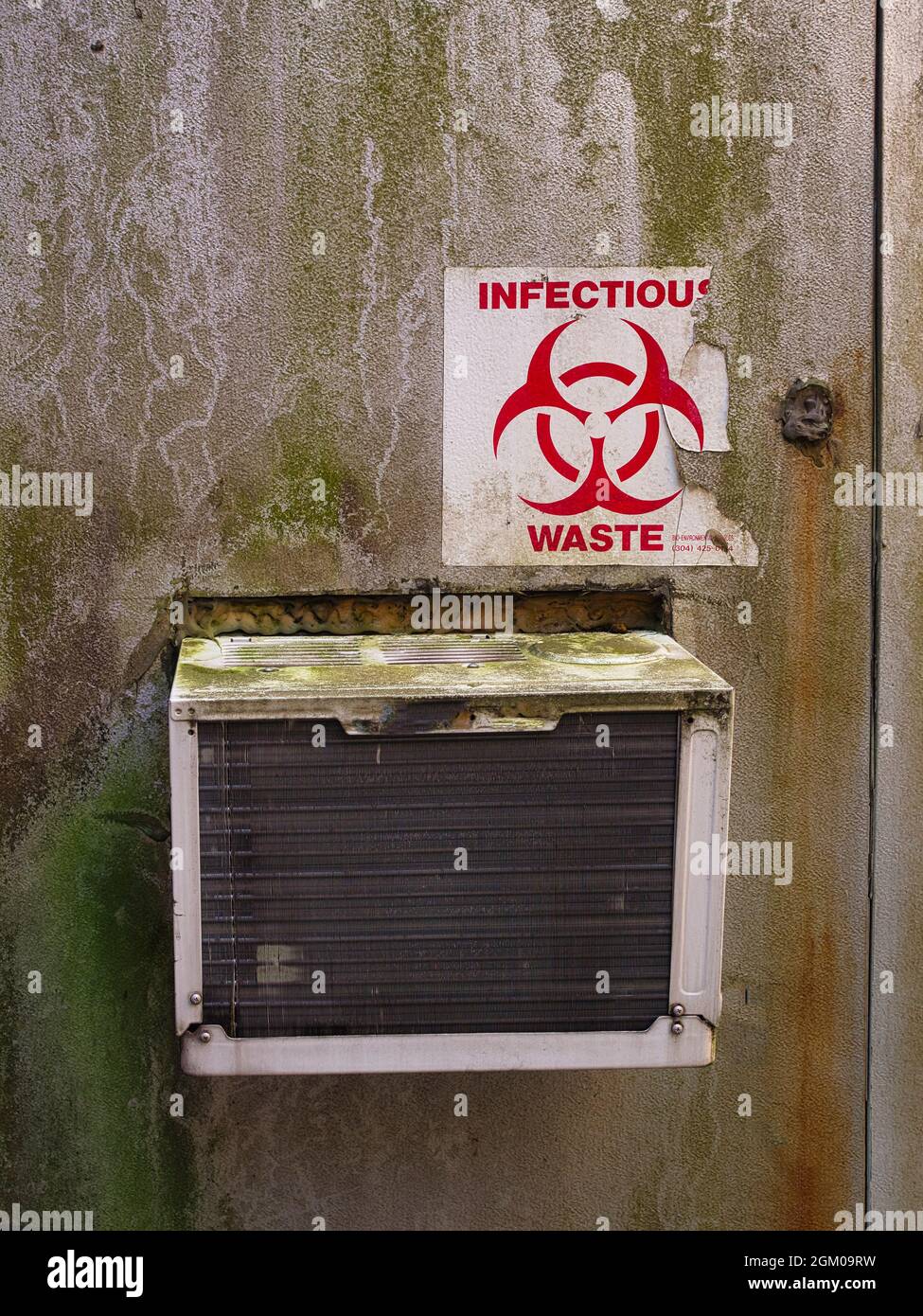unità di refrigerazione su un armadietto per la conservazione delle malattie infettive Foto Stock