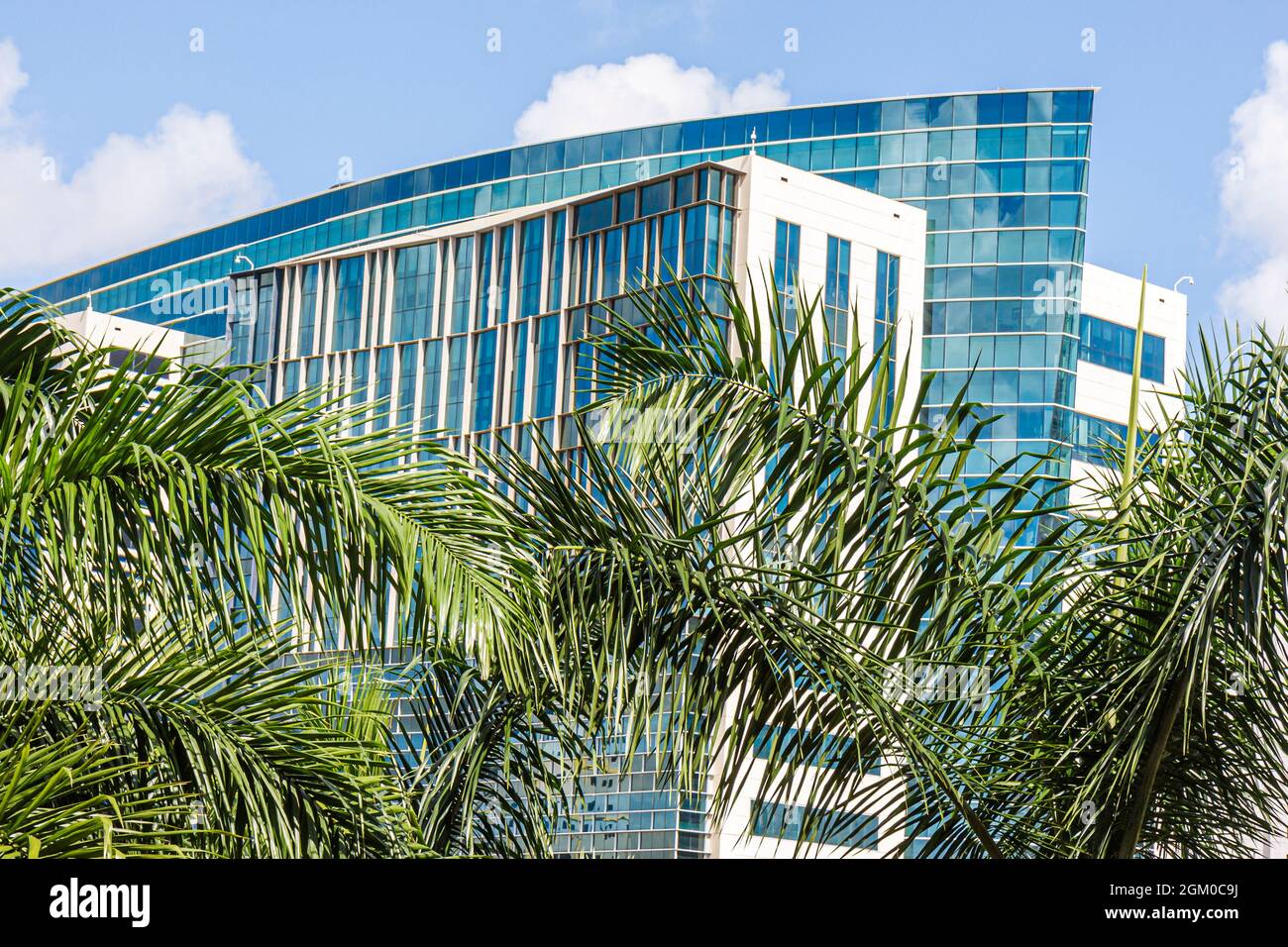 Miami Florida, Wilkie D. Ferguson United States Federal Courthouse Government building, Bernardo Fort Brescia Arquitectonica vetro resistente agli uragani p Foto Stock