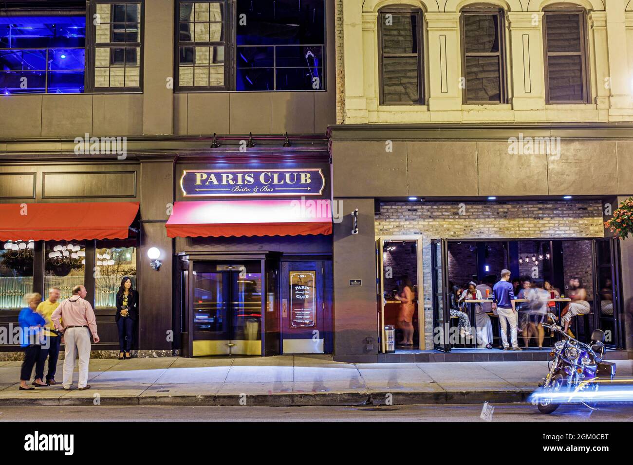 Chicago Illinois, River North, Downtown, West Hubbard Street, vita notturna edifici Paris Club Bistro & Bar Foto Stock