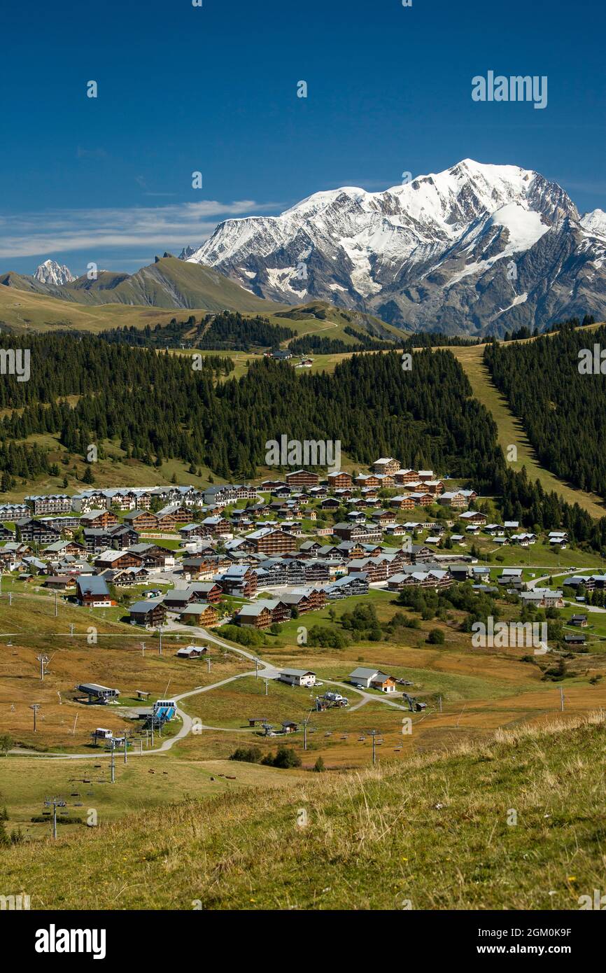 FRANCIA SAVOIA (73) LES SAISIES, SCI RESSORT IN ESTATE E IL MONTE BIANCO, BEAUFORTAIN MASSICCIO Foto Stock