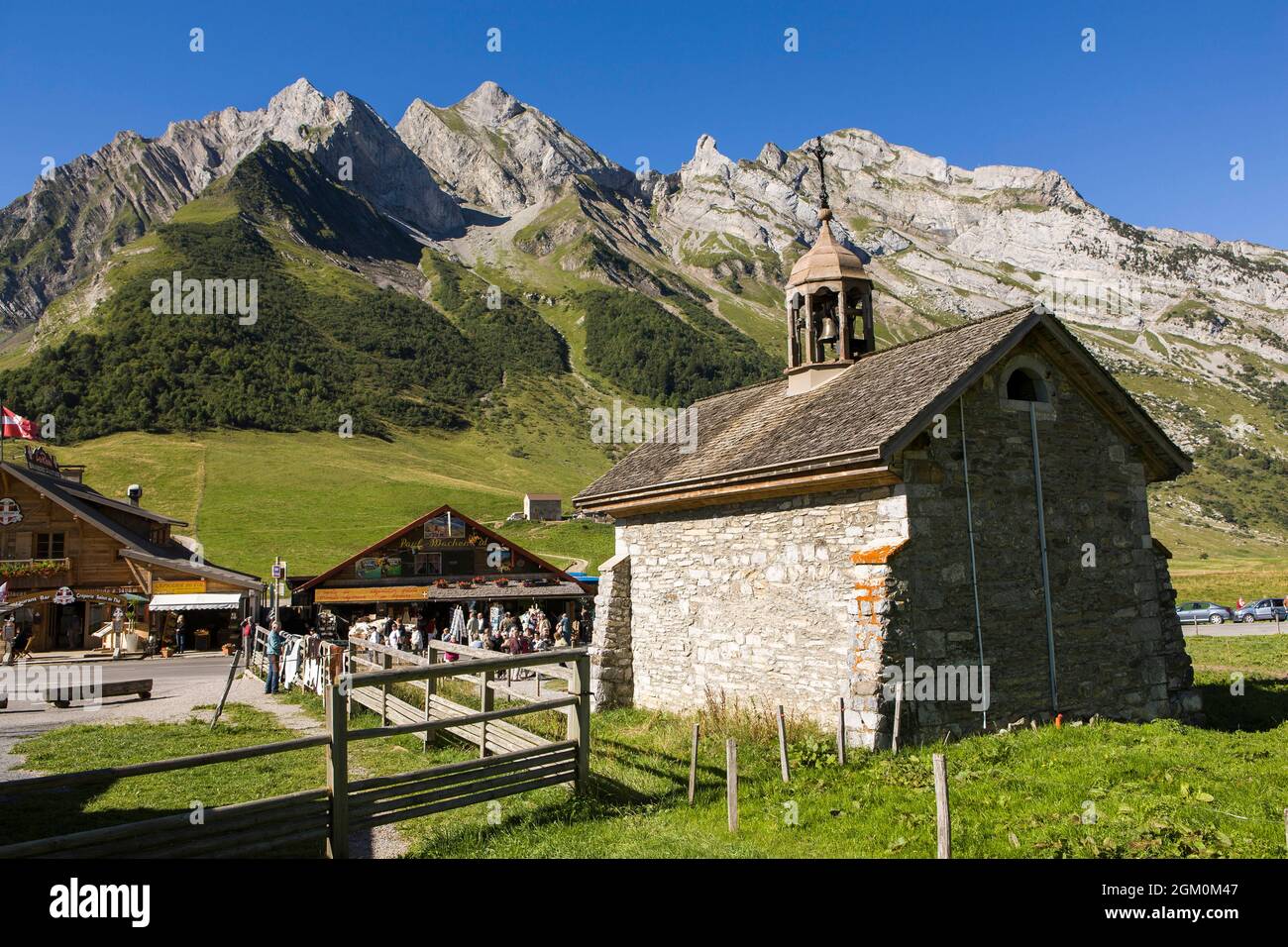 FRANCIA HAUTE - SAVOIA (74) LA CLUSAZ, CAPPELLA DEL PASSO ARAVIS, L'ENVERS DES ARAVIS E IL PUNTO MERDASSIER Foto Stock