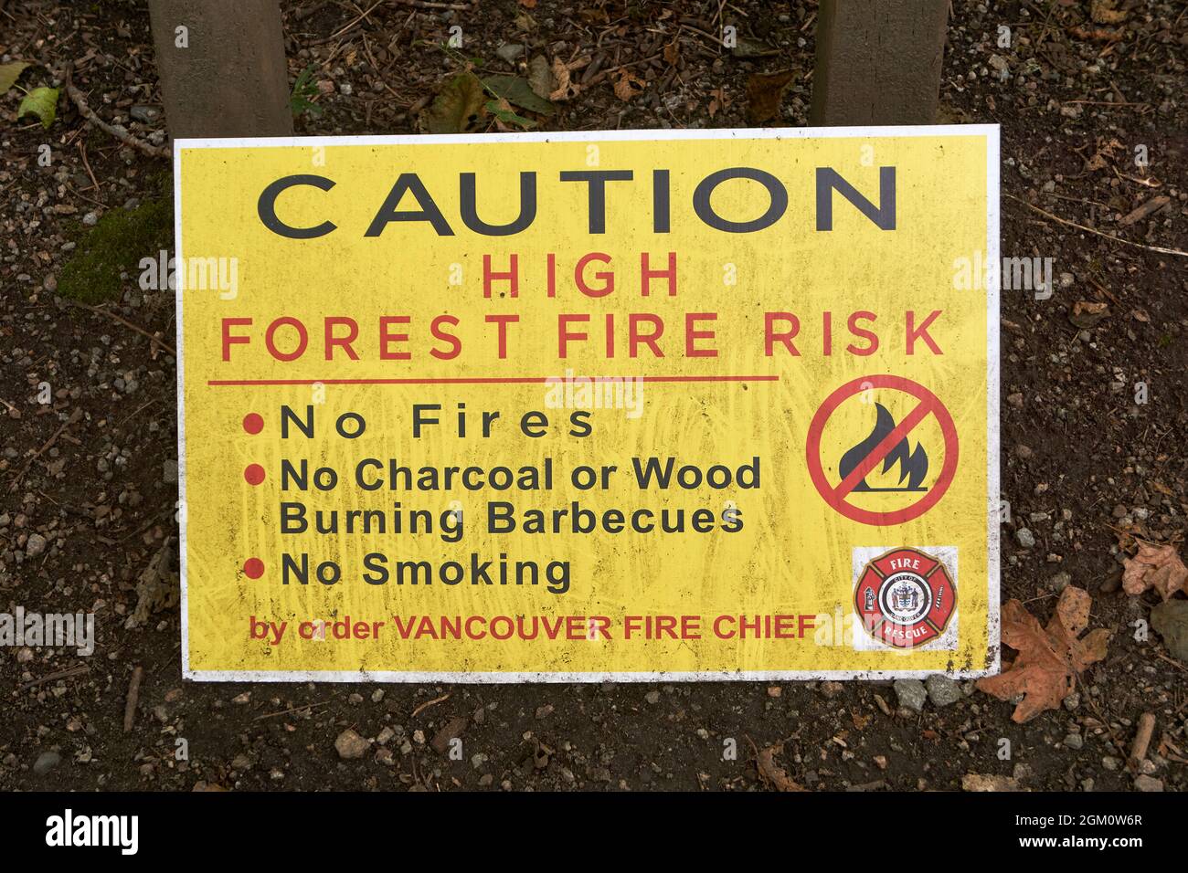 Attenzione: Cartello ad alto rischio di incendi boschivi a Vancouver, British Columbia, Canada Foto Stock