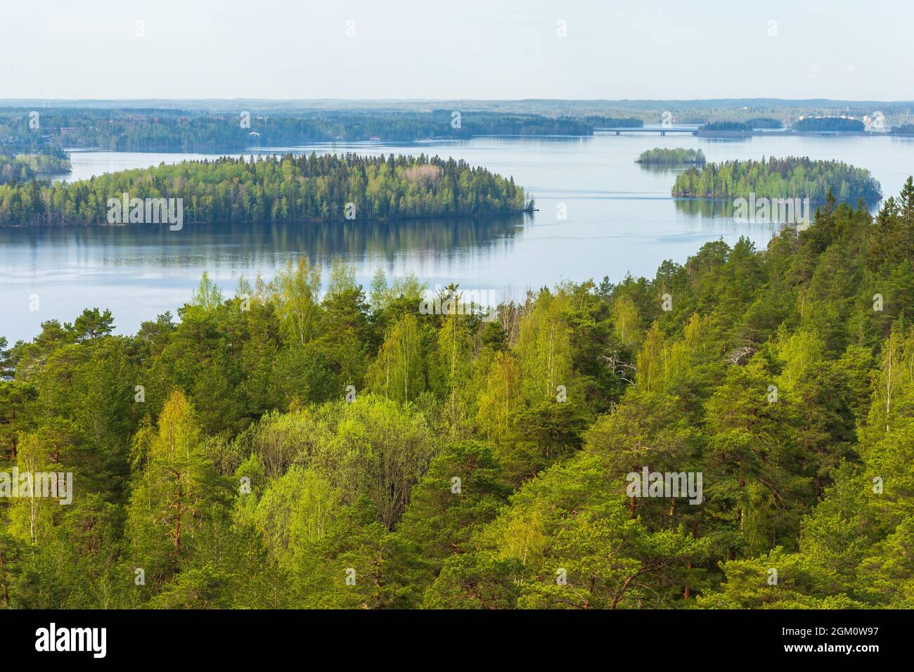 Lago di Pyhäjärvi in estate visto dalla torre sigtseeing Pyynikki a Tampere Finlandia Foto Stock