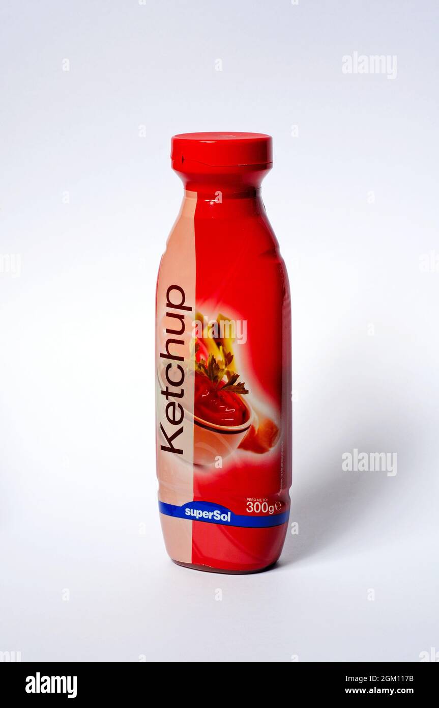 Supersol Tomato Ketchup bottiglia su uno sfondo semplice, Spagna. Foto Stock