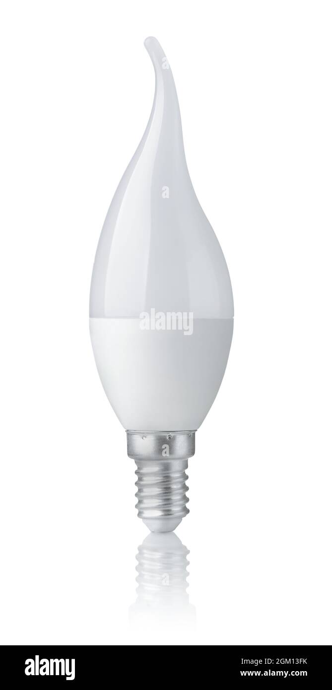 Vista frontale della lampadina a candela LED smerigliata isolata su bianco Foto Stock