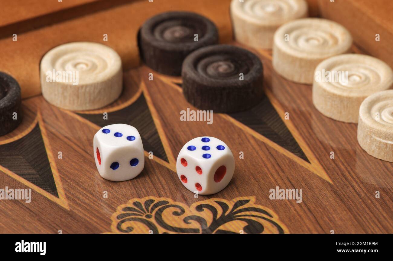 Primo piano del gioco da tavolo del backgammon Foto Stock