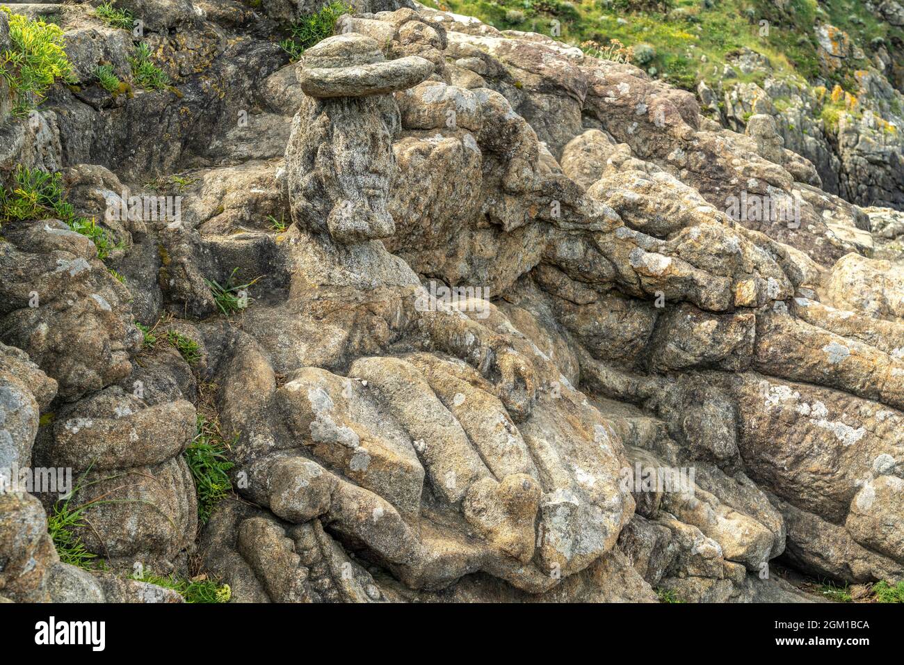 Granitskulpturen Les Roches Sculptés bei Rothéneuf, Saint Malo, Bretagne, Frankreich | rocce di granito scolpito Les Roches Sculptés a Rothéneuf, Sai Foto Stock