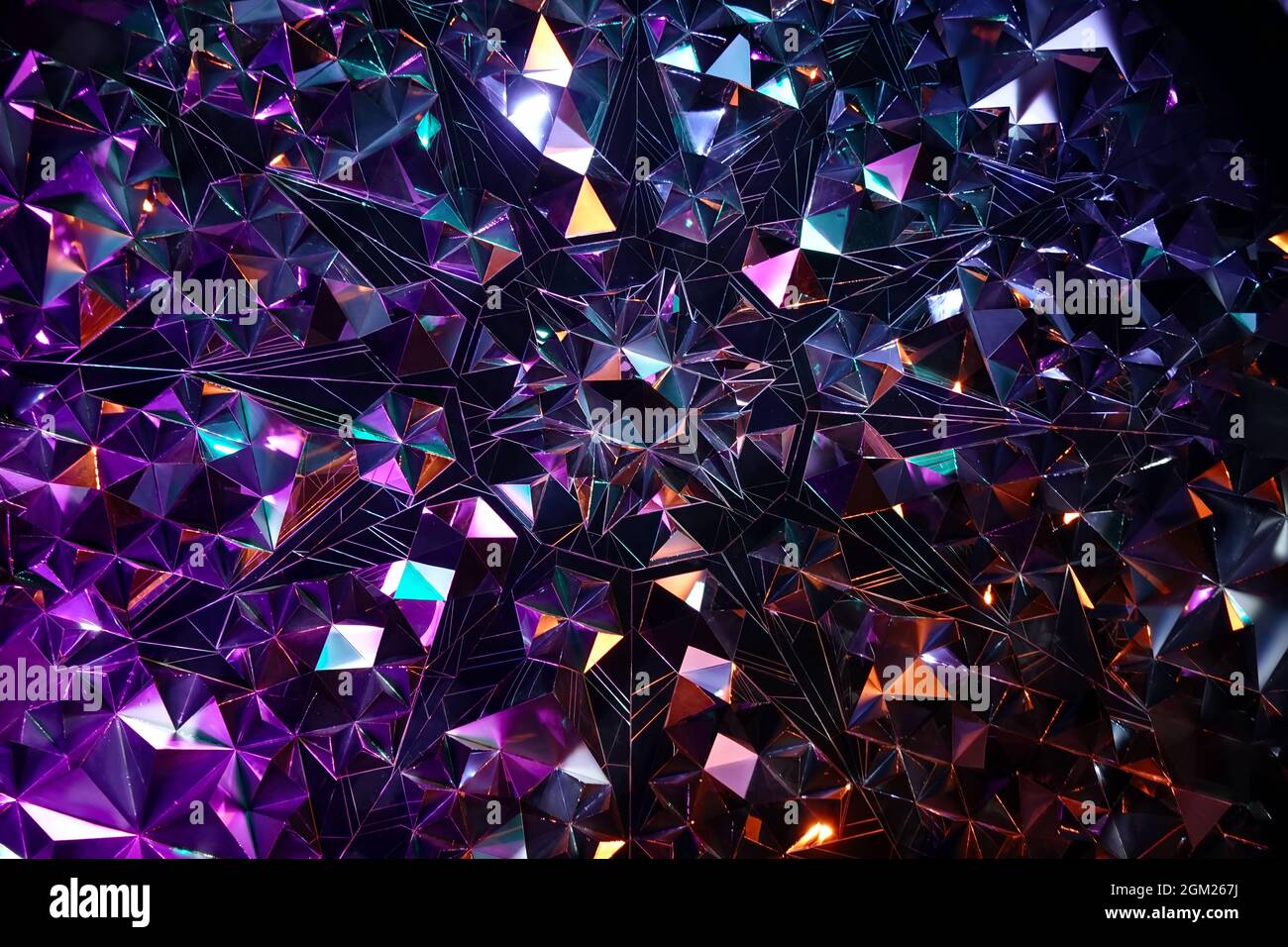 Sfondo neon astratto con forme geometriche a forma di triangolo Foto Stock