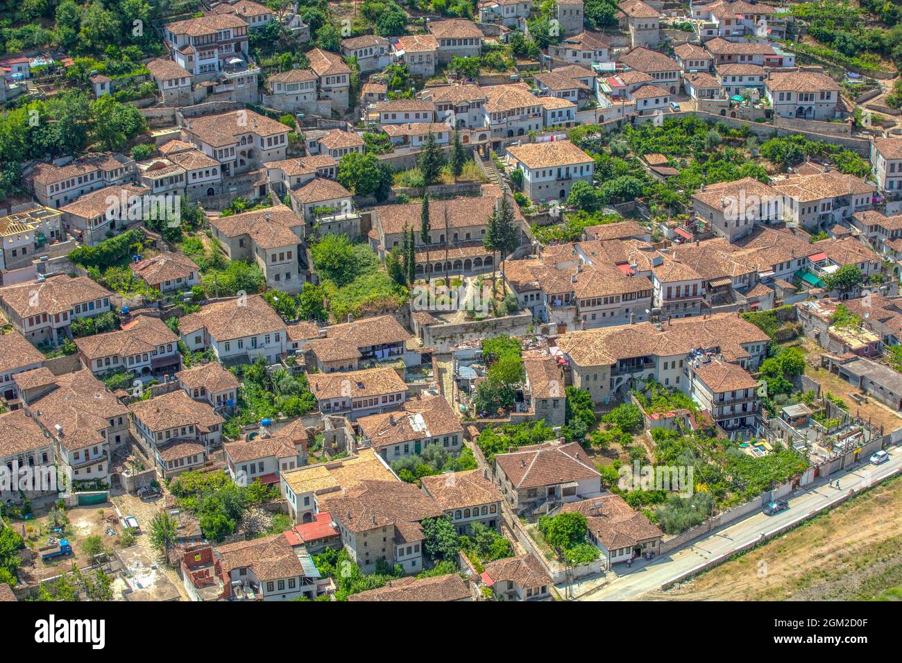 Vista dall'alto dei tetti rossi e delle case Foto Stock