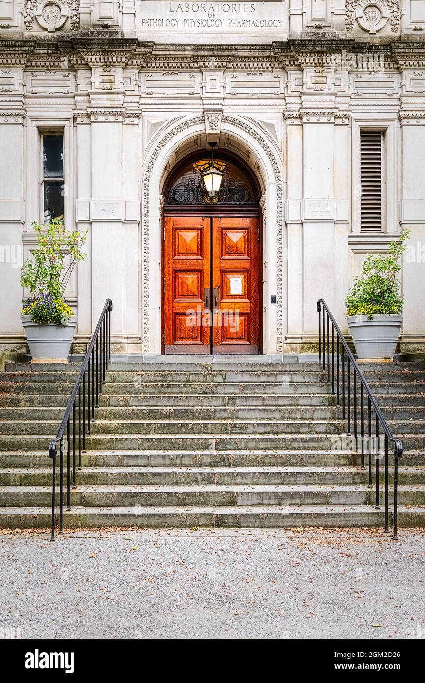 Scuola di Medicina U-Penn II - Vista all'entrata dell'edificio della patologia, della Fisiologia e della Farmacologia. È stata fondata nel 1765. L'Università di PE Foto Stock