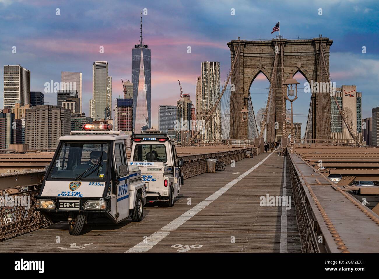 Brooklyn Bridge WTC NYC - Vista al World Trade Center comunemente chiamato Freedom Tower dal Ponte di Brooklyn. Foto Stock