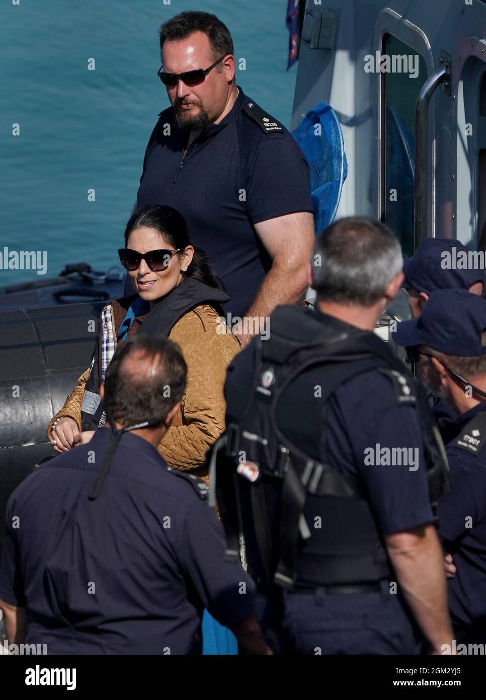 Il Segretario di Stato Priti Patel durante una visita al Border Force Facility di dover, Kent. Data foto: Giovedì 16 settembre 2021. Foto Stock