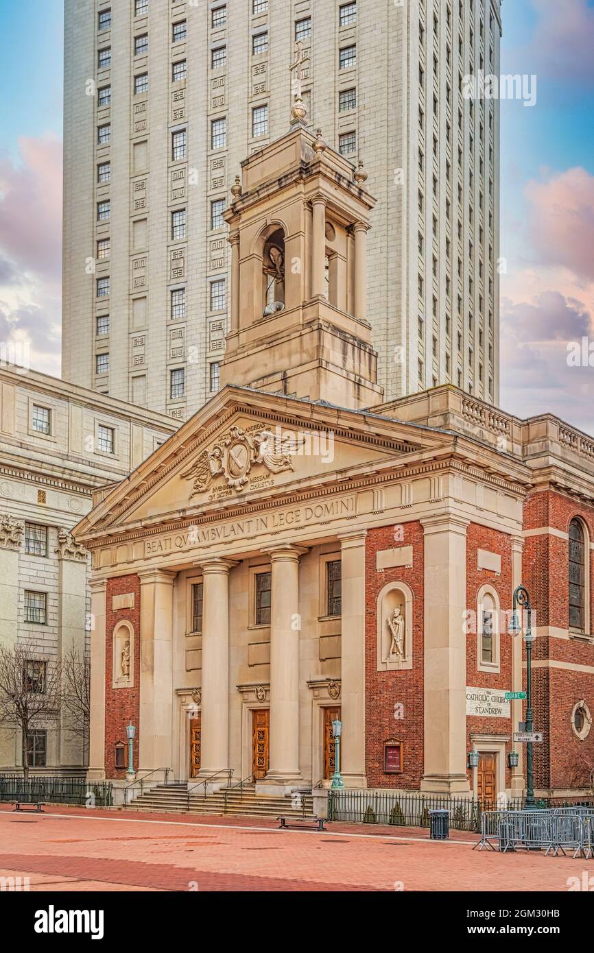 St Andrews Roman Catholic Church - eretta nel 1939, è uno dei migliori esempi dello stile architettonico del Revival Georgiano a New York. Con personale Foto Stock