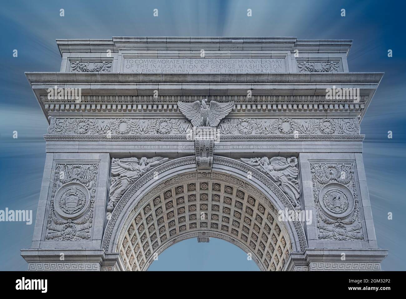 Washington Square Arch Dettagli - il Washington Square Arch è stato costruito nel 1892 a Washington Square Park nel quartiere Greenwich Village di Lower Foto Stock