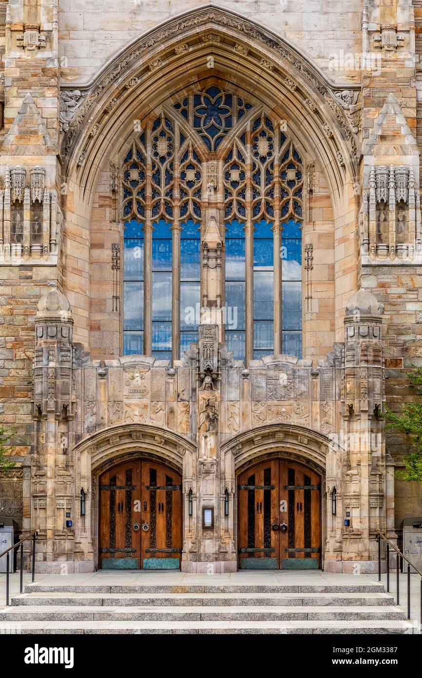 Yale University Sterling Memorial Library II - Vista esterna della biblioteca principale in stile architettonico gotico alla Yale University. Università di Yale Foto Stock