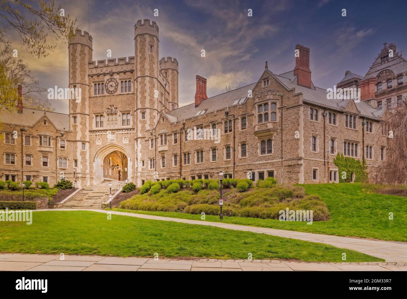 Princeton University Blair Hall - una vista sullo stile architettonico della Collegiata Gotica di Blair Hall Clock Tower Arch. L'Università di Princeton è un priv Foto Stock