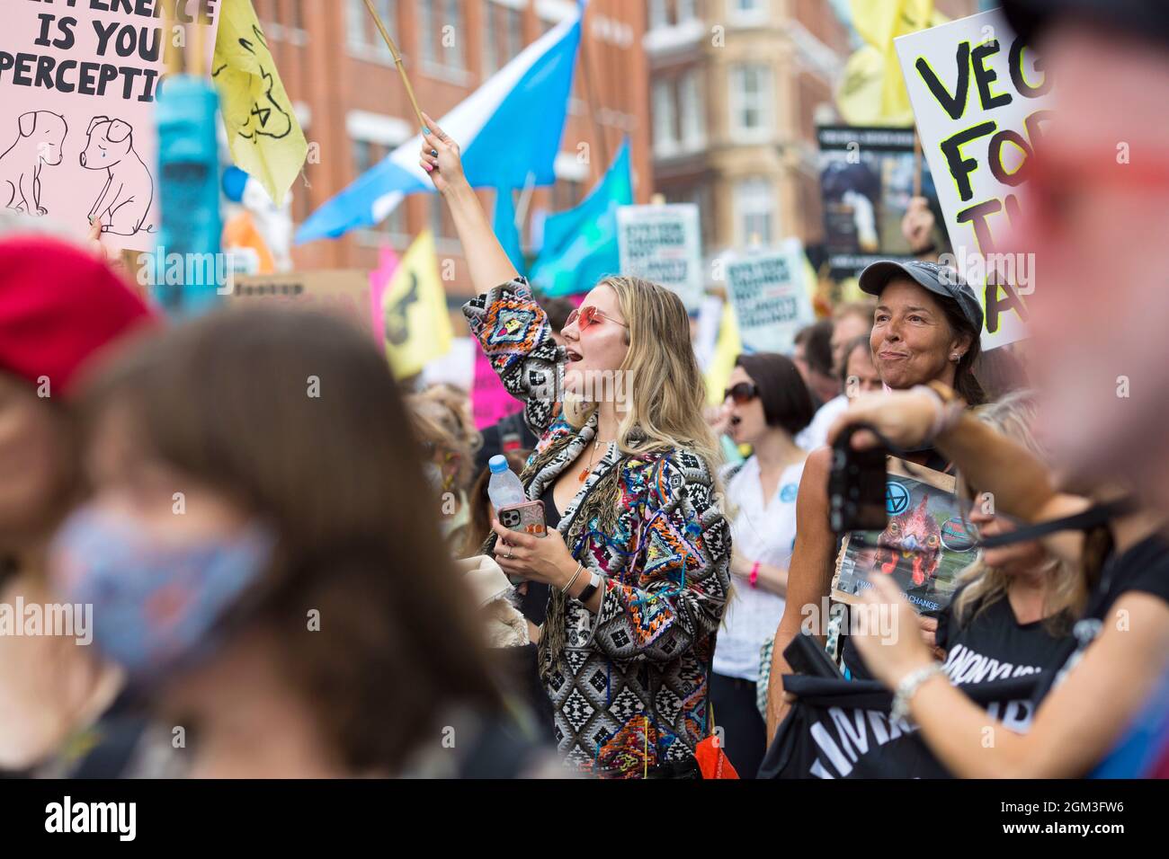 I dimostranti dei diritti degli animali si riuniscono durante la marcia National Animal Rights a Londra, 28 agosto 2021, marciando dal mercato Smithfield. Foto Stock