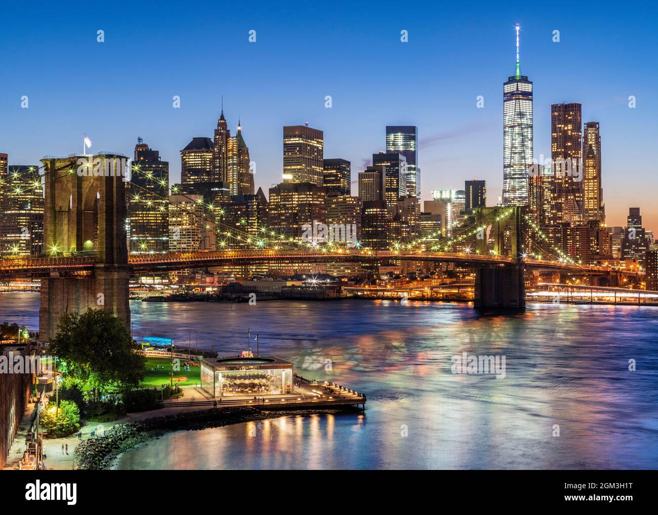 Ponte di Brooklyn e Skyline a Night Manhatten, New York City, Nord America, USA Foto Stock