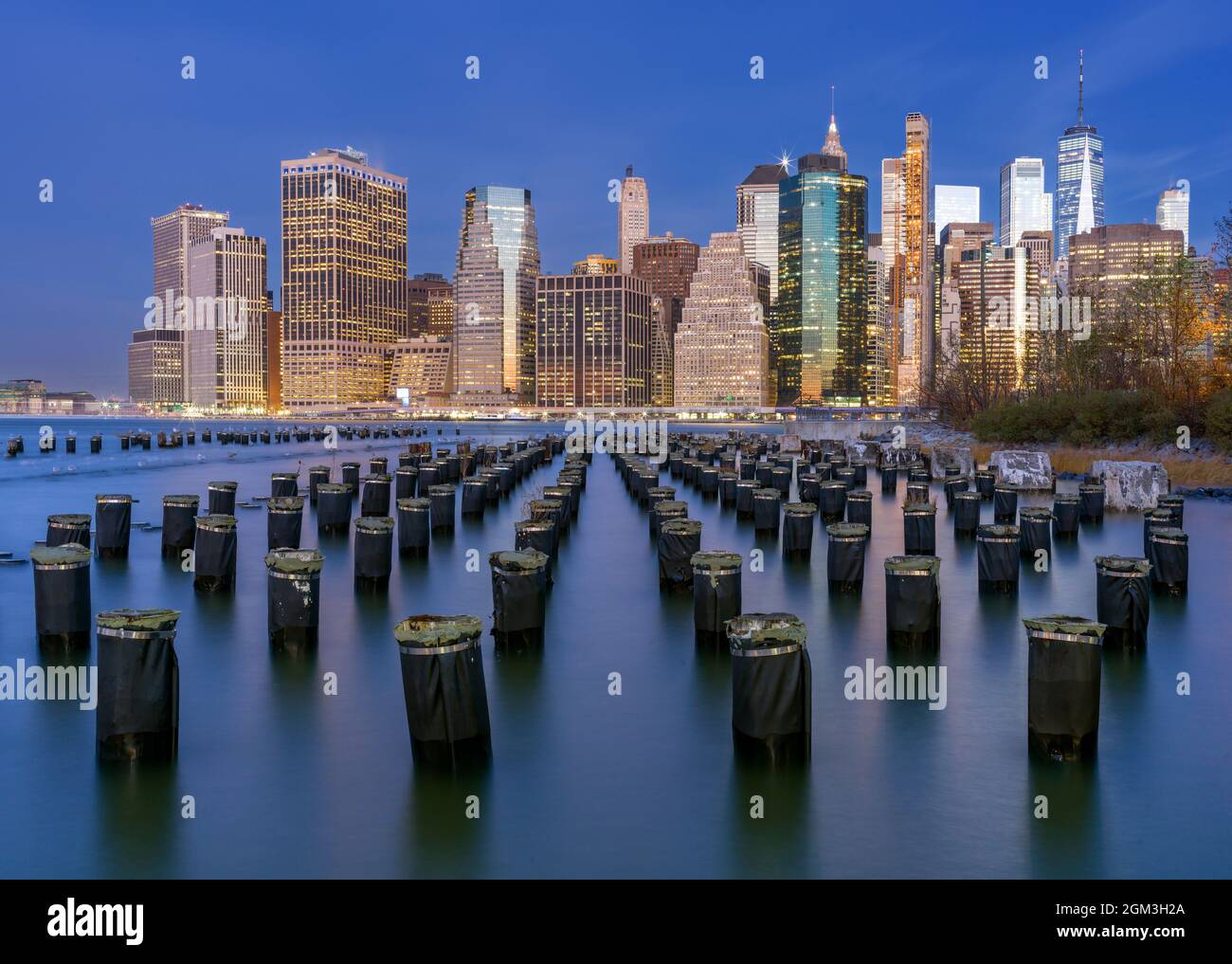 Skyline di notte a Manhatten, New York City, Nord America, Stati Uniti Foto Stock