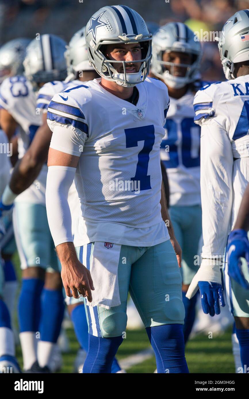 Dallas Cowboys backup quarterback ben DiNucci (7) al periodo di warmup prima della Pro Football Hall of Fame gioco al Tom Benson Hall of Fame Stadium, Thur Foto Stock