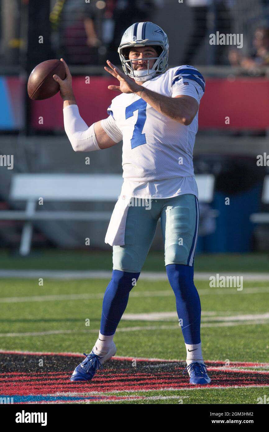 Dallas Cowboys backup quarterback ben DiNucci (7) al periodo di warmup prima della Pro Football Hall of Fame gioco al Tom Benson Hall of Fame Stadium, Thur Foto Stock