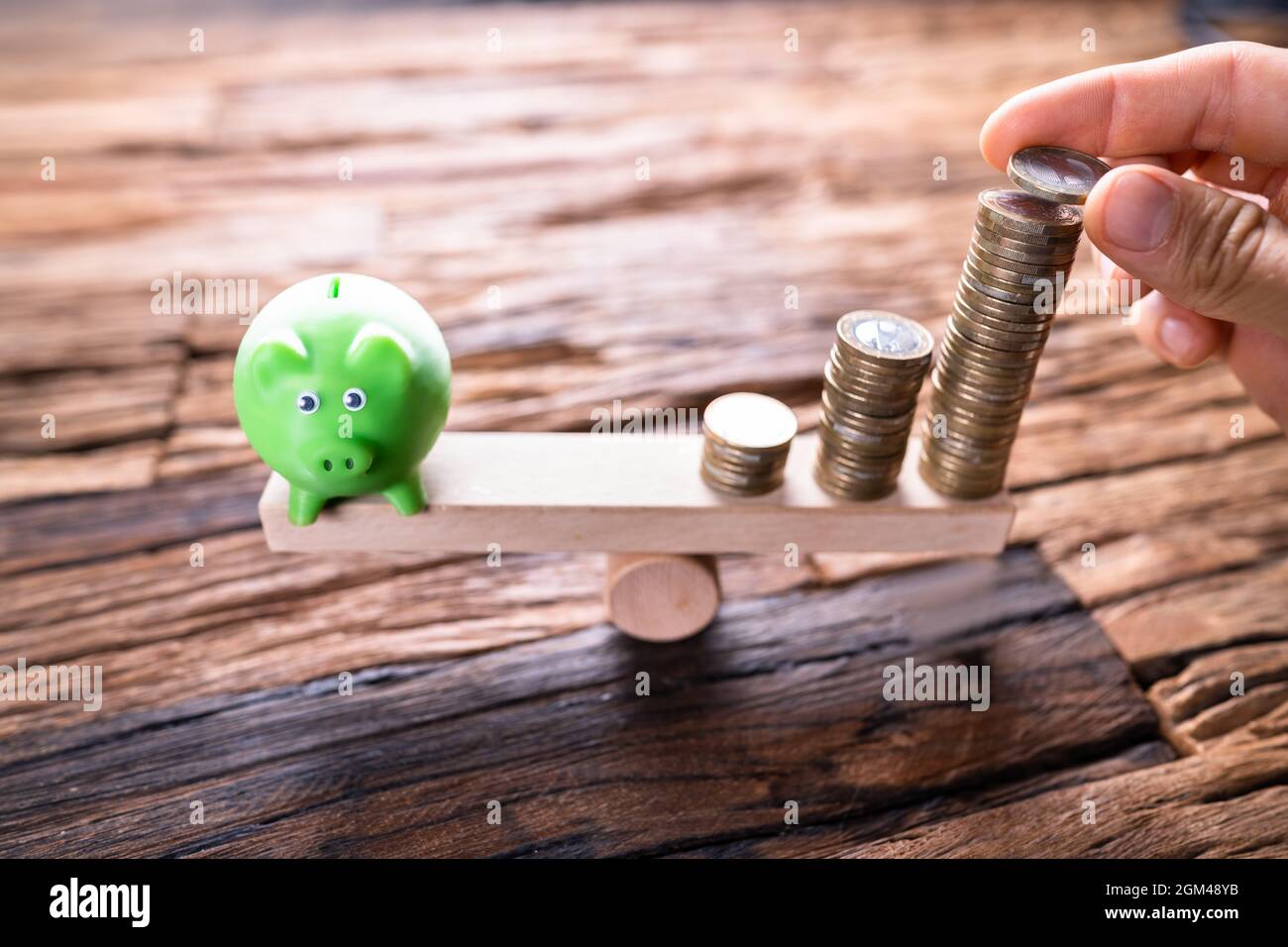 Bilancia del saldo percentuale di interesse e bilancio di denaro pensionistico Foto Stock