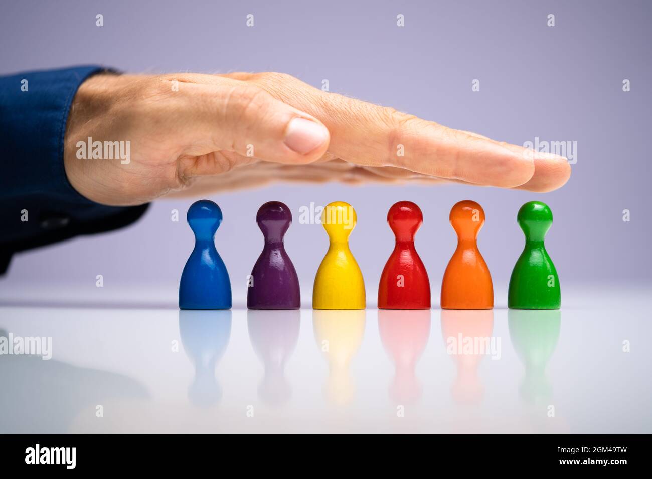 Proteggere l'inclusione e l'uguaglianza. Proteggete le reti colorate e la diversità Foto Stock