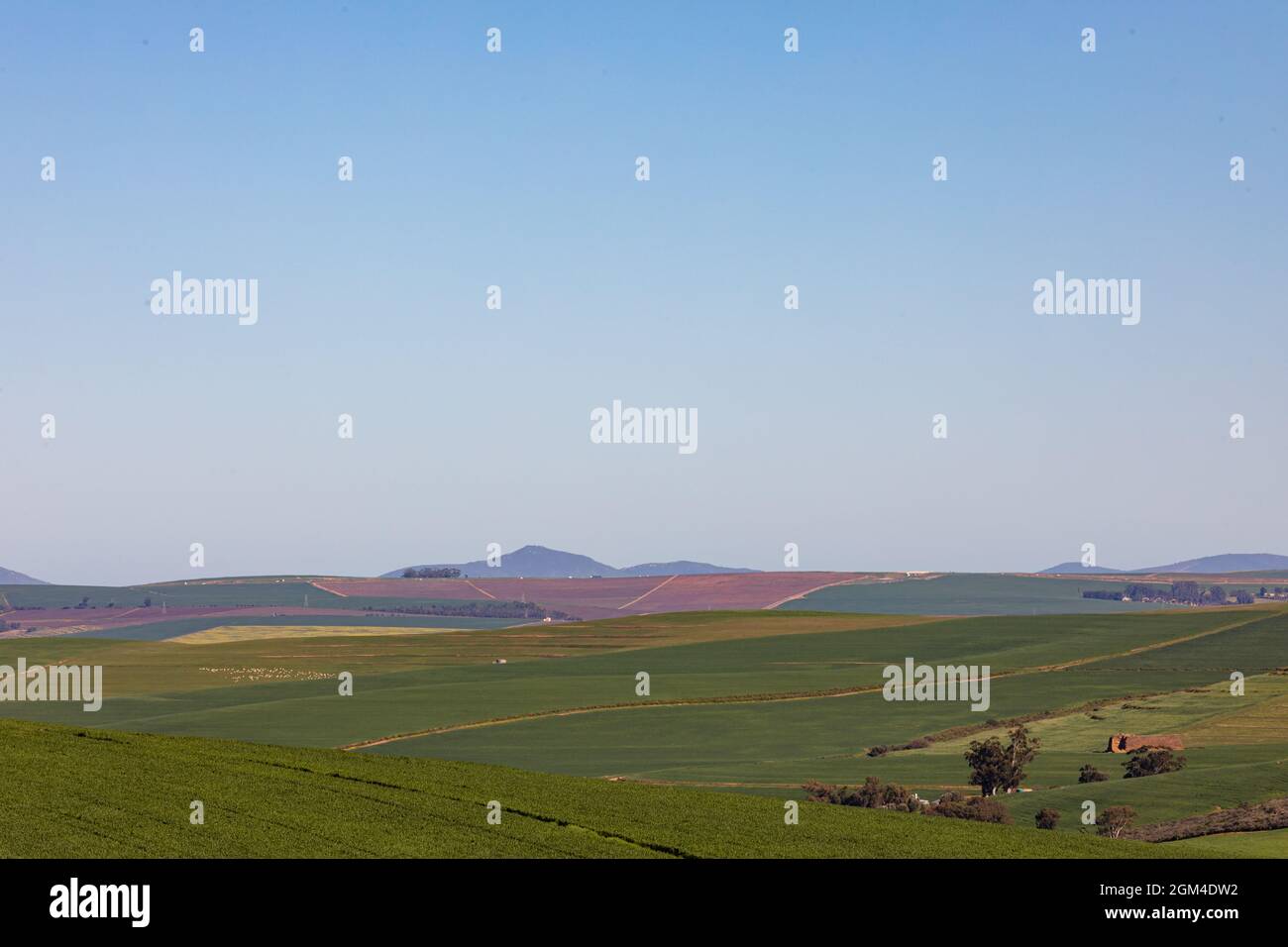 Vista generale del paesaggio di campagna con cielo nuvoloso Foto Stock