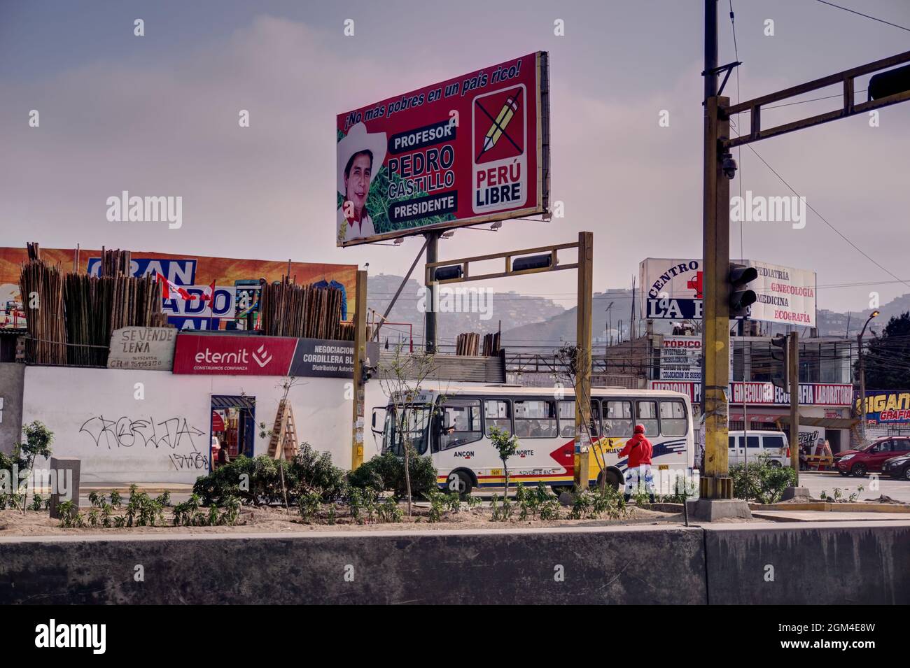 Lima, Perù - 27 luglio 2021: Billboard per Pedro Castillo in cerca di voti prima delle elezioni Foto Stock
