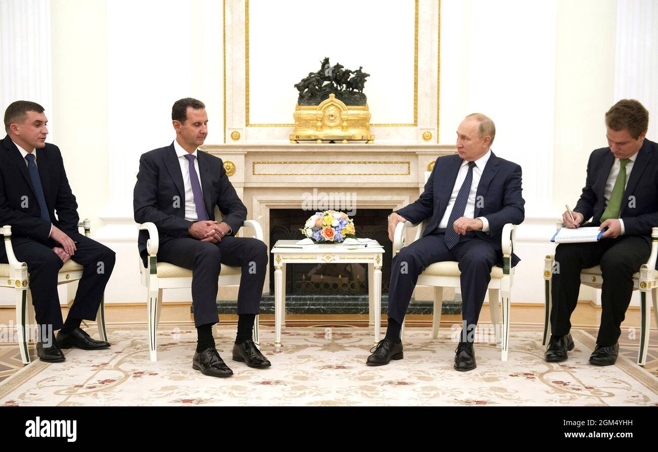 Novo-Ogaryovo, Russia. 13 settembre 2021. Il presidente russo Vladimir Putin durante un incontro bilaterale con il presidente siriano Bashar Assad, di sinistra, al Cremlino il 13 settembre 2021 a Mosca, Russia. Credit: Mikhail Klimentyev/Kremlin Pool/Alamy Live News Foto Stock