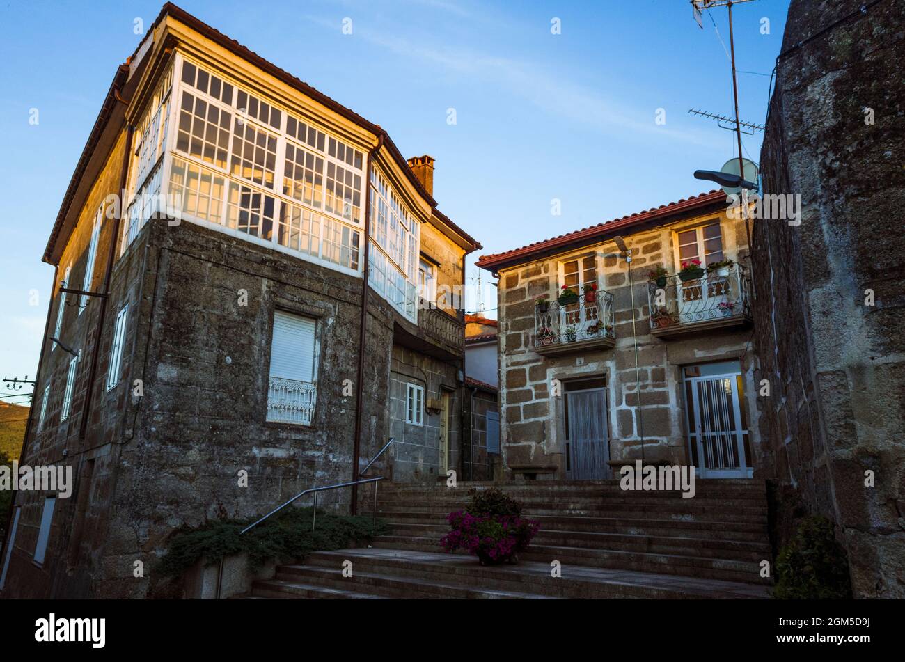 Xunqueira de Ambia, provincia di Ourense, Galizia, Spagna : edifici tipici in pietra. Foto Stock