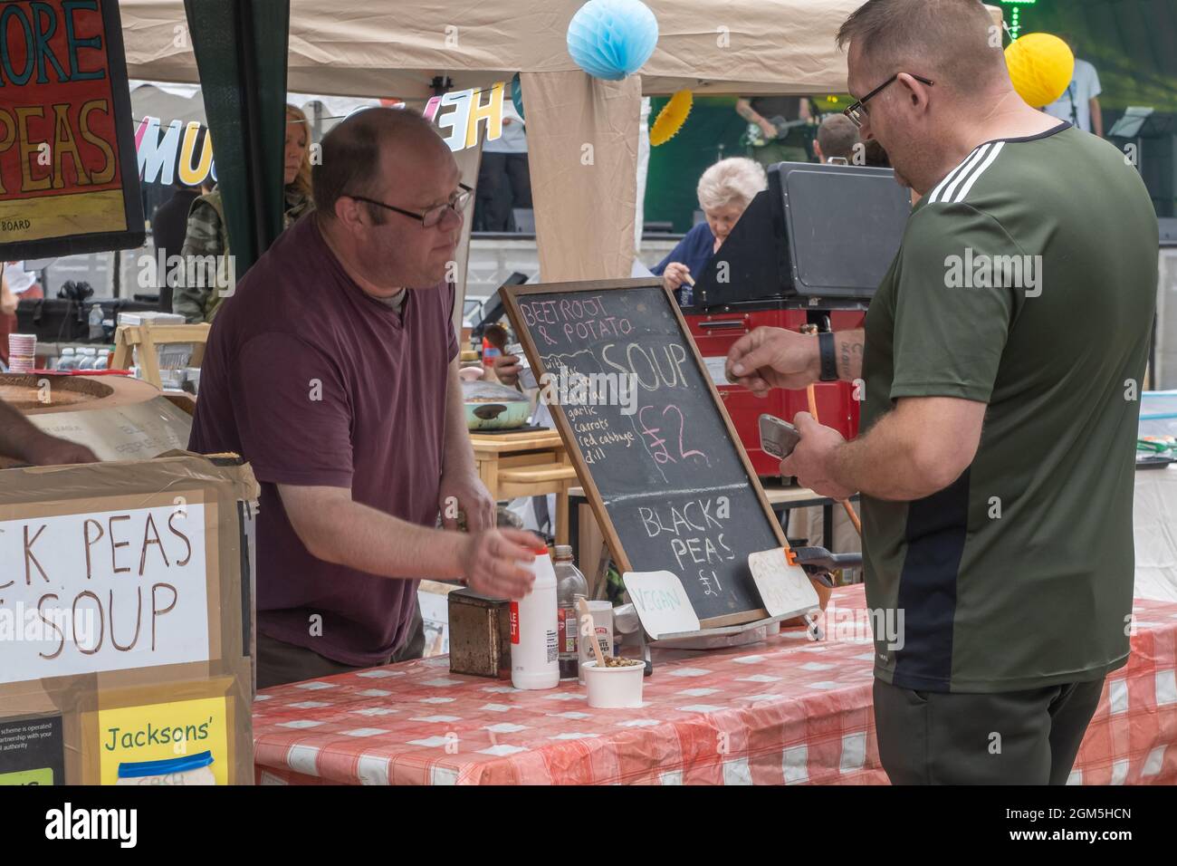11.09.2021 Wigan, Greater Manchester, Regno Unito. Wigan Diggers' Festival, Wigan, gente del Regno Unito vestita per celebrare la vita e le idee di Wigan nato e allevato GE Foto Stock