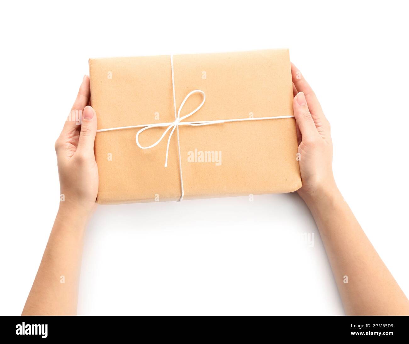 Donna con i pacchi regalo su sfondo bianco Foto stock - Alamy