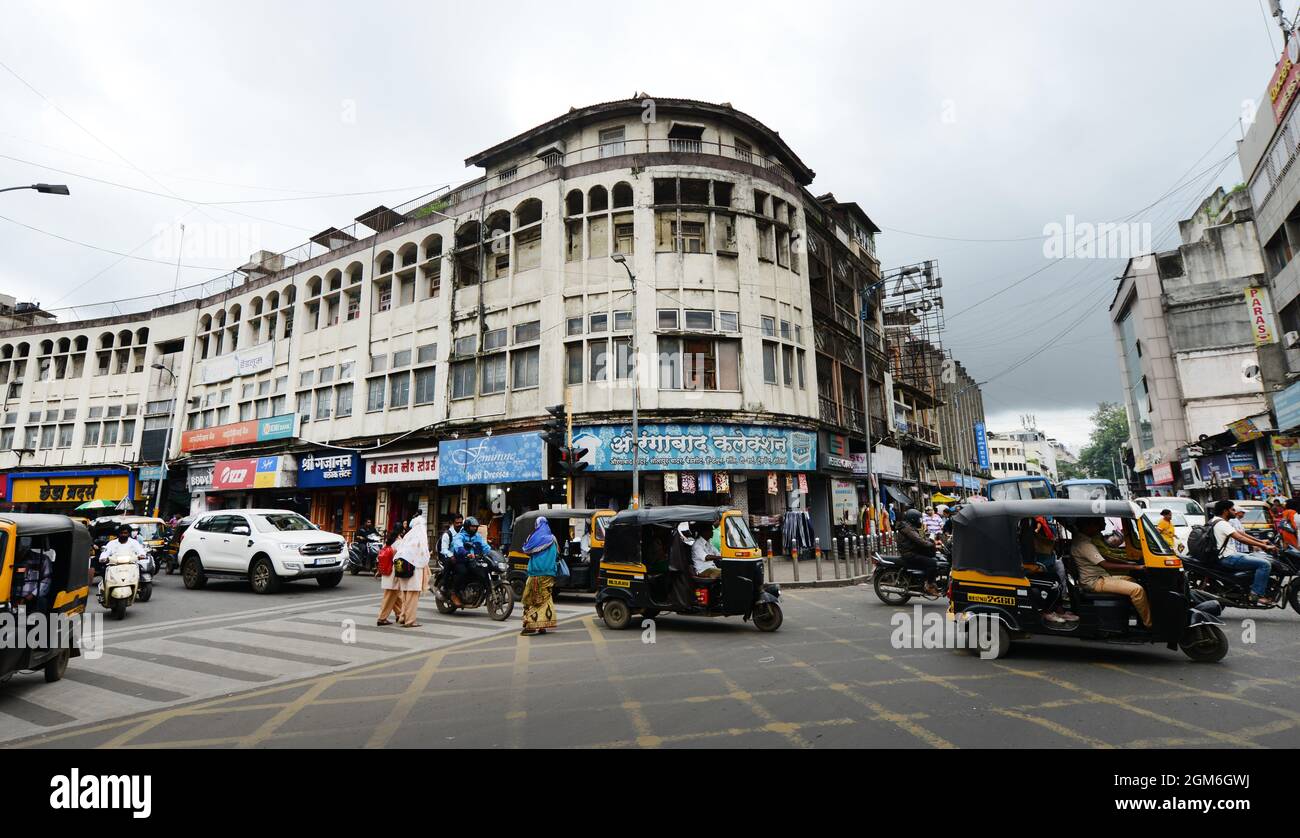 L'incrocio trafficato di Laxmi strada e Narayan peth strada a Pune, India. Foto Stock