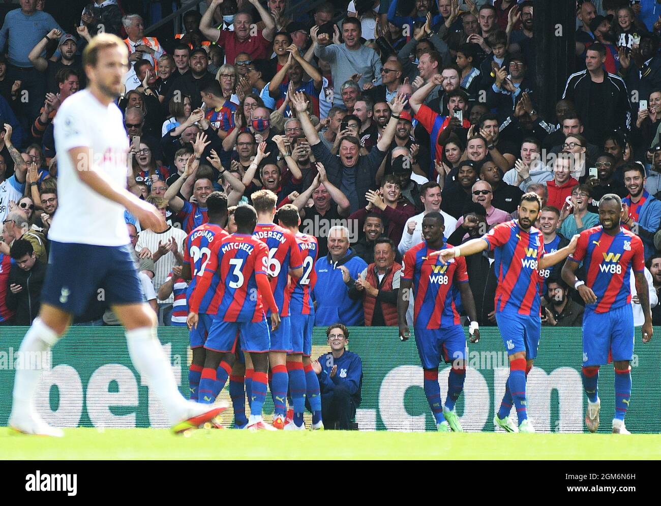 LONDRA, INGHILTERRA - 11 SETTEMBRE 2021: I giocatori del Palace festeggiano un gol durante la partita della Premier League 4 del 2021/22 tra il Crystal Palace FC e il Tottenham Hotspur FC a Selhurst Park. Copyright: Cosmin Iftode/Picstaff Foto Stock