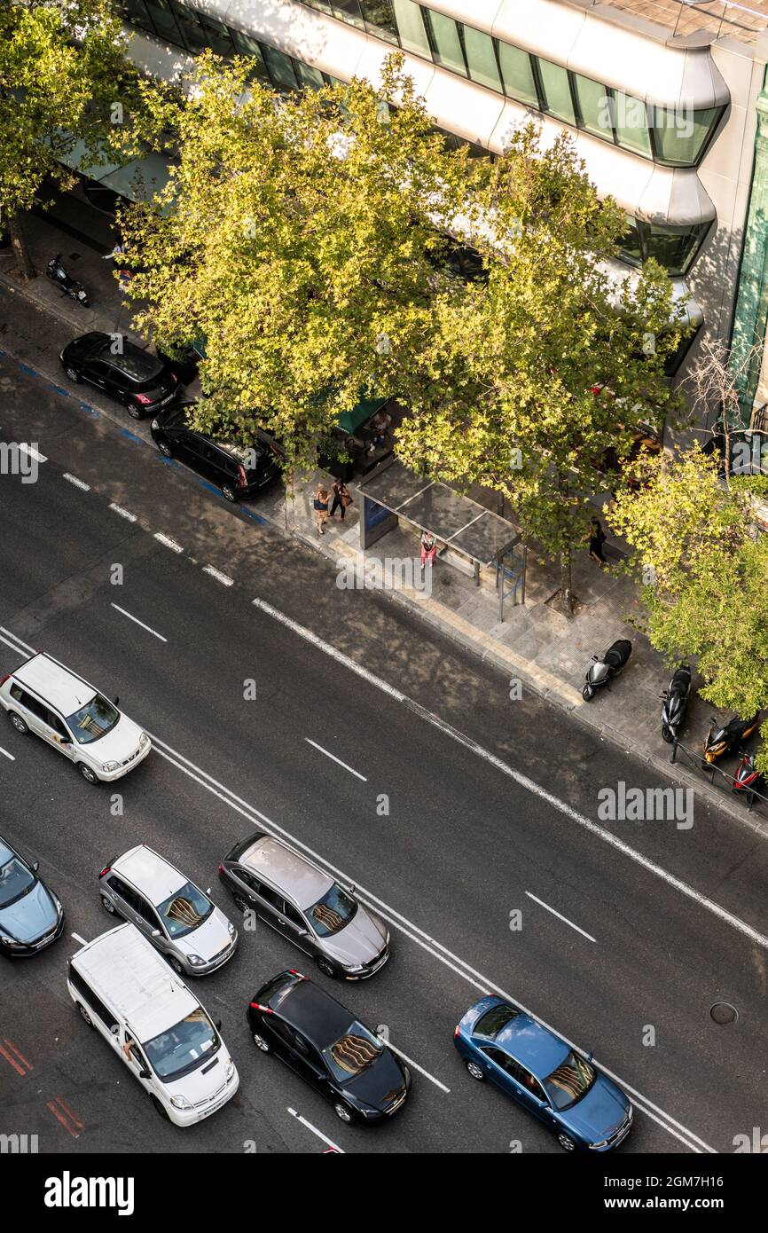 Immagine in un tuffo in una strada centrale di una strada a Madrid Foto Stock