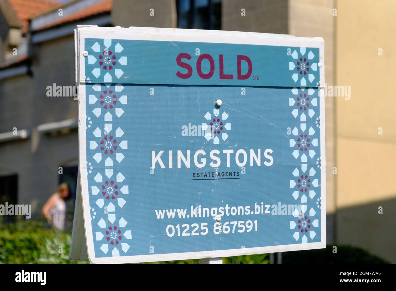 Regno Unito mercato immobiliare, agente immobiliare venduto segno Foto Stock